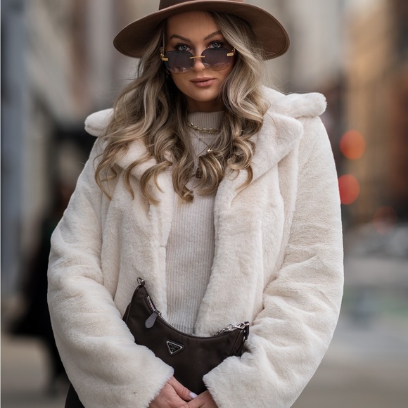 🤍 Revolve More to Come faux fur jacket - Picture 3 of 5